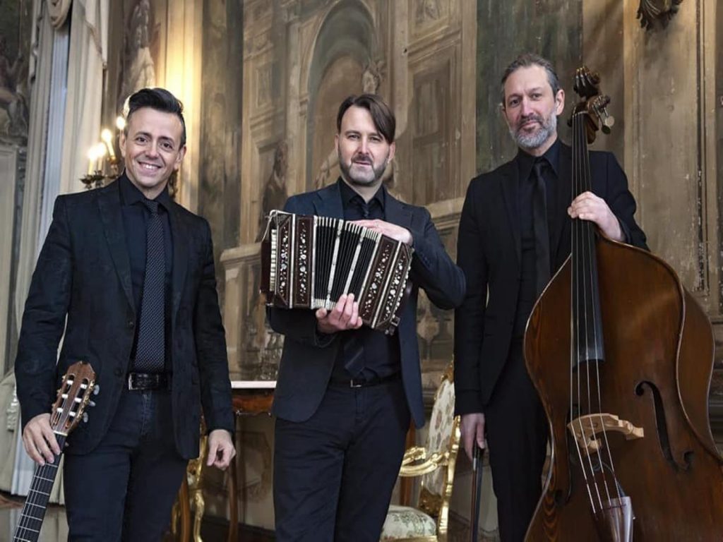 TRAGOS DE TANGO