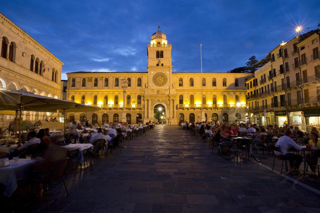 Piazza dei Signori sera